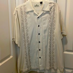 Mens King Ranch 100% silk short sleeve camp shirt in L..